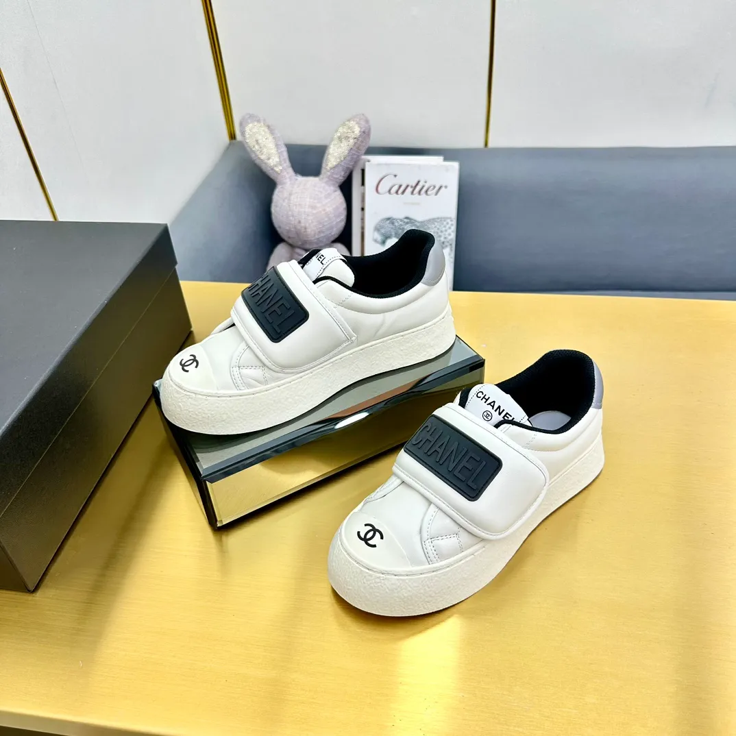 👟👟Ex-factory price 600👟👟 Chanel bread shoes ~ original calfskin panda shoes Chanel 25C latest hot style panda black and white sports shoes casual sneakers Xiaoxiang hot item classic black and white panda color coco girls must pay Fabric: original custom mixed sheepskin lining: original imported breathable mesh lining outsole: Original molded rubber + TPU combination Size: Women's 35-40
